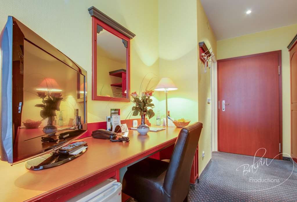 Akzent Hotel Am Goldenen Strauss Гёрлиц Номер фото